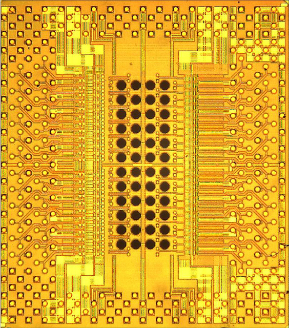 IBM新光学芯片能每秒传输1Tb数据