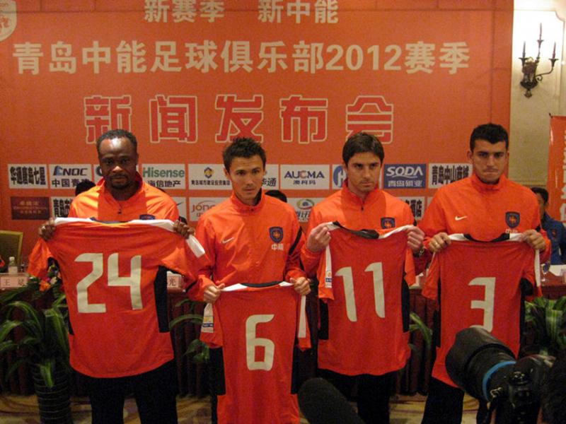 青岛中能足球俱乐部在岸琴御公馆举行2012赛