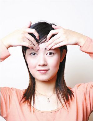 揉中指或眉间让你睡意顿消(图(1)_中医诊疗_光明网