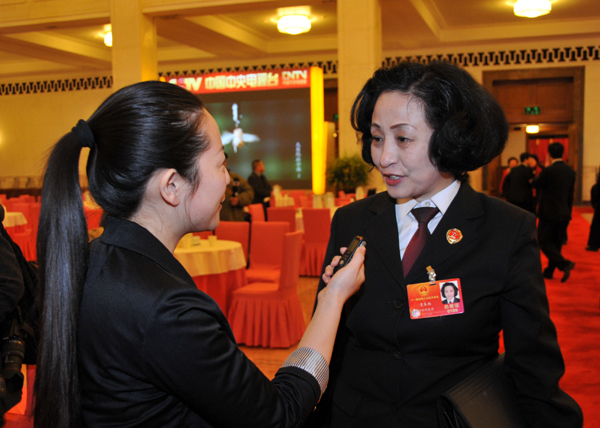 "半边天"展风采:两会女代表迎接三八妇女节(组图)