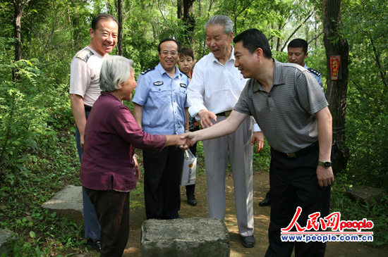 吉林省辽源市市委常委,政法委书记,公安局长刘伟慰问老干部