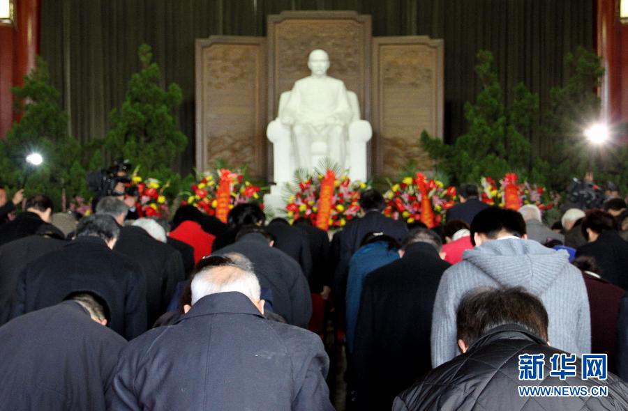 3月12日,孙中山先生逝世87周年纪念仪式在北京举行.