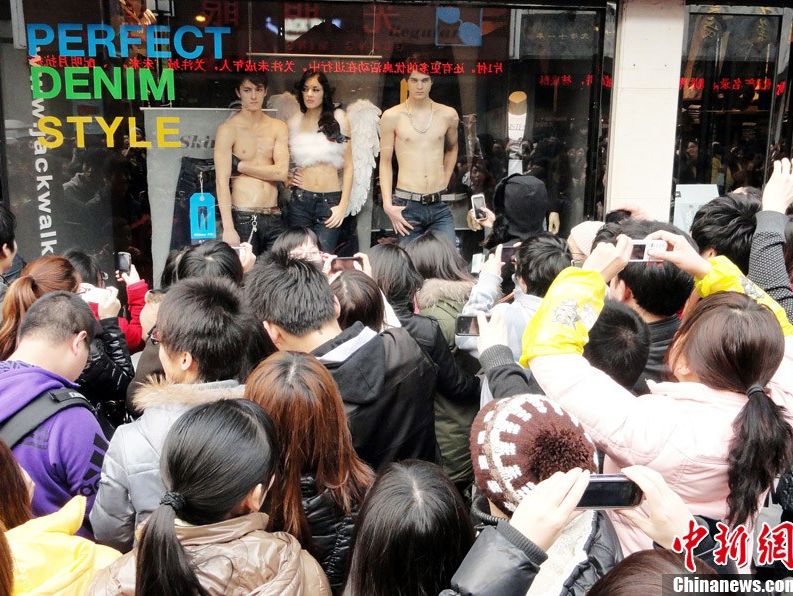 服装店招牌字体_服装店招牌_服装店门头招牌图片 ...