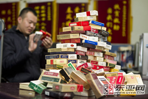 “发烧友”送他480多种烟盒(图)-搜狐滚动