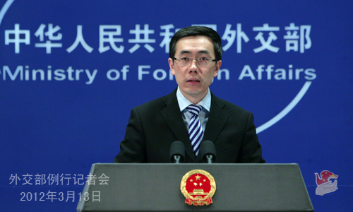 2012年3月13日，外交部发言人刘为民主持例行记者会。