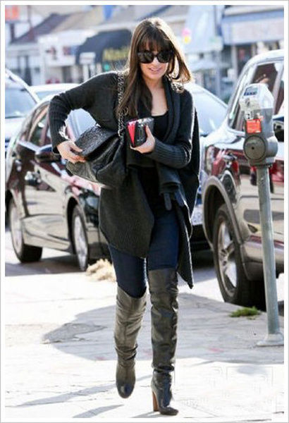 Lea Michele宽松的黑色针织衫大衣