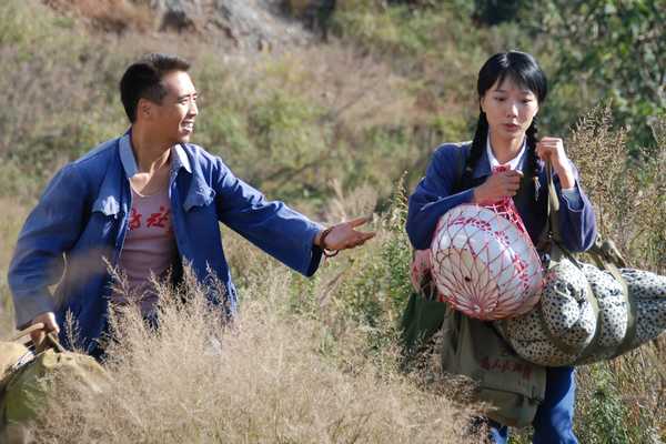 搜狐娱乐讯 由王珞丹,李光洁,侯剑主演的电视剧《山楂树之恋》正在