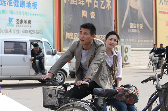 近日由李乃文,王丽坤,黄明主演的家庭伦理剧《婚巢》正在北京电视台