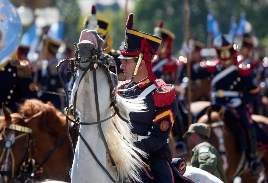 阿根廷纪念总统龙骑卫队成立200年(组图)