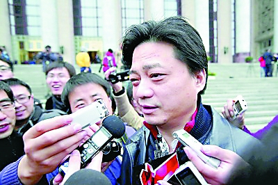 今年两会前夕,媒体突然爆料,崔永元要去做一个口述历史研究者,可能