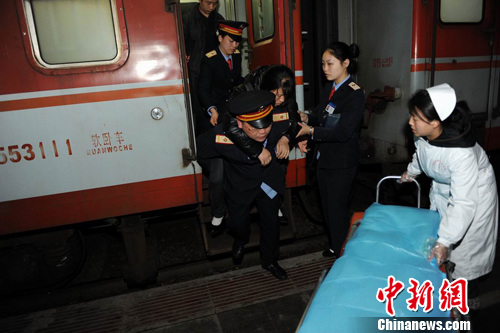 列车故事:K115次列车上的紧急救援(组图)