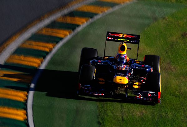 图文:F1澳大利亚站排位赛 韦伯冲上草地