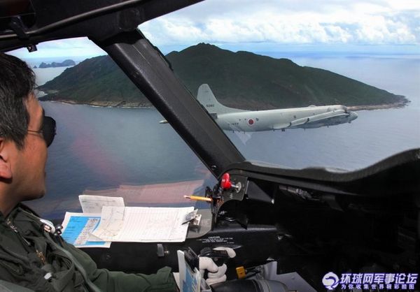 日本军机频繁逼近钓鱼岛侦察拍照。