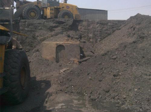 云南省宣威市某煤厂内发现一座烈士墓