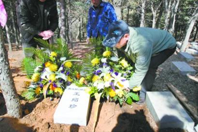 清明扫墓 倡导错峰祭祀(图)