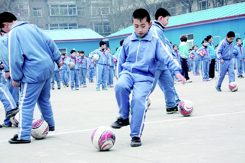 建设北路小学:把足球当学校特色(图)