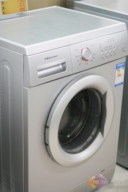 外观整体上看确实一般，简约的风格设计，具备了简单的滚筒洗衣机操作控制按键，5.2kg洗涤容量也适合日常生活洗涤，不在意外观这方面追求的消费者，这款洗衣机还是不错的选择。