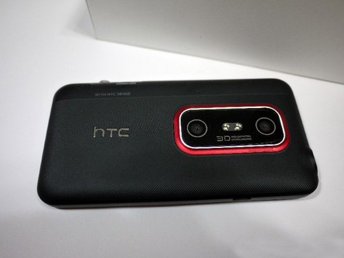 图为：HTC EVO 3D