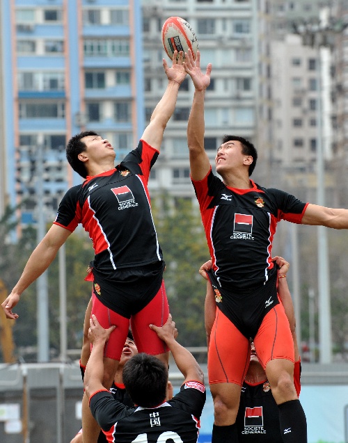 图文:中国橄榄球队积极训练 王重懿和曹志文-橄