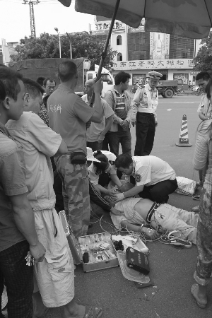 三岔路口男子猝死(图)