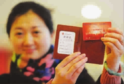 上海18万职工获工会会员服务卡 外来务工者可