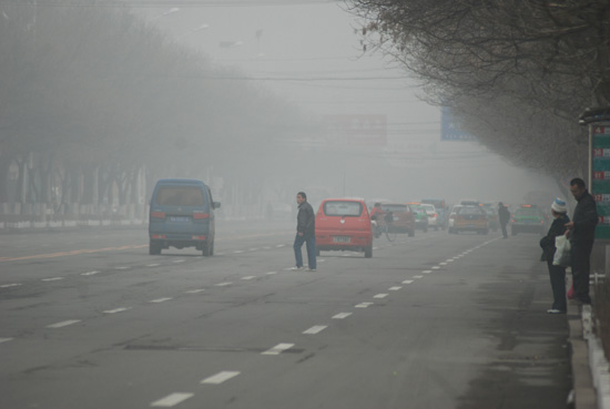 呼和浩特现罕见大雾天气(组图)