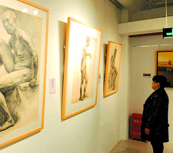 筹备近半年之久的“北京视觉经典美术馆建馆两周年暨《华延峰油画邀请展》”3月20日在北京视觉经典美术馆开幕。