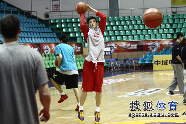 篮球 cba cba南方球队 广东宏远  21/24 周鹏投篮 2012年03月25日10