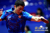 图文：世乒赛中国男团3-0朝鲜 许昕赛中回球