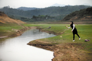 深圳清林径水库见底 清末古"西湖村"现形(组图)