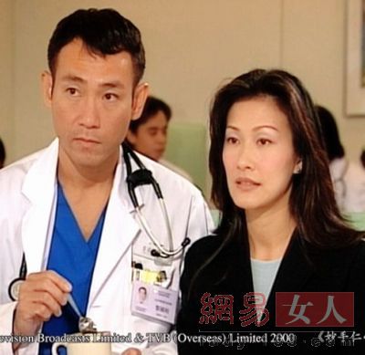 郭可盈在微博上发布了一张与陶大宇的亲密合照,称送大家一幅大勇台湾电视剧香港演员图片