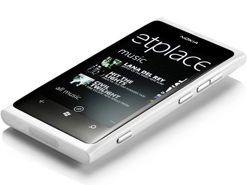 传诺基亚Lumia 800电信行货版售3699元