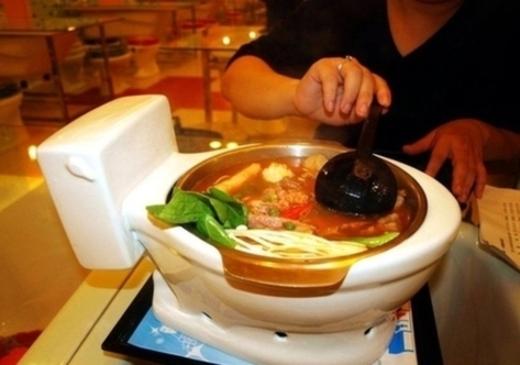 台湾宜兰,在马桶餐厅吃的是"马桶火锅",相当有意思.