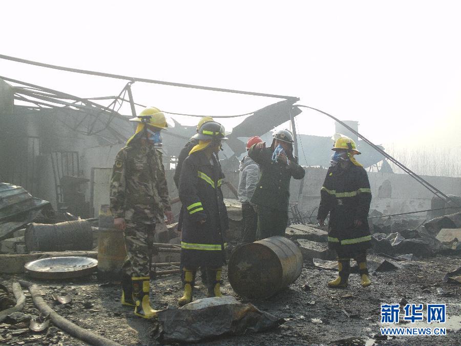 江苏东海县化工企业发生爆炸已致2人受伤2人失踪(组图