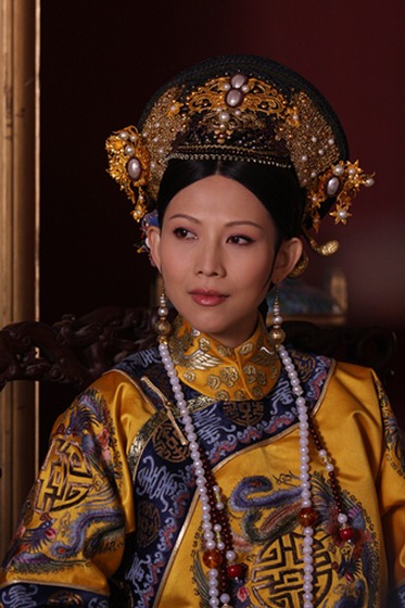仁德贤明 备受挑衅仍屹立不倒   由蔡少芬诠释的皇后娘娘在刚出场时