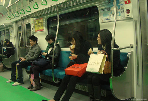 实拍:首尔的地铁和北京的有啥不一样(图)_首页