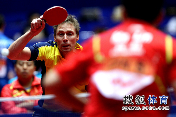 图文:世乒赛中国男团3-0瑞典 佩尔森正手提拉