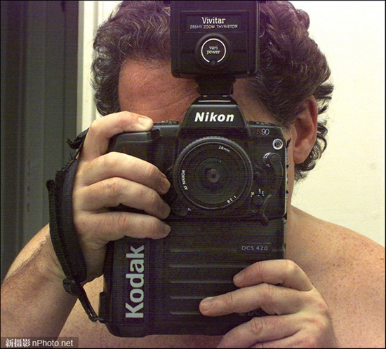 摄影师自拍17年 展示数码相机发展历程