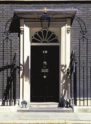 工和一些保守议员要求卡梅伦公开首相府邸宾客信息.
