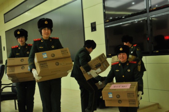 武警8620部队:电脑进警营 官兵乐融融(组图)