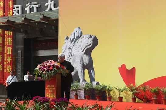 热烈祝贺上海九星文化收藏品市场二期3月28日早上10:18隆重开业。开幕现场有吴少华、蔡国声、张培等知名专家到场。