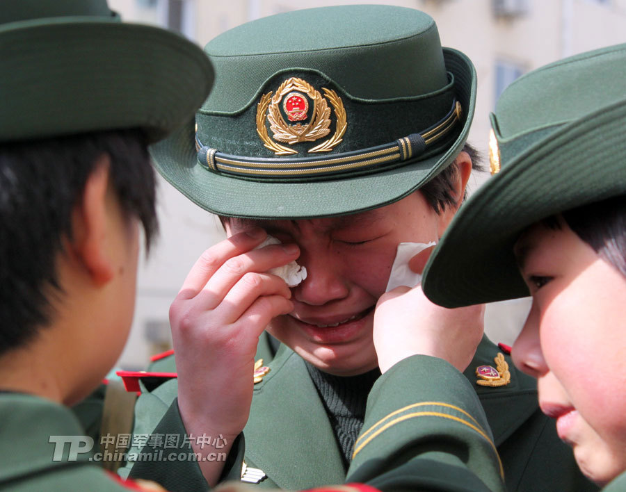 依依惜别!武警江苏总队新训团女兵完成训练任