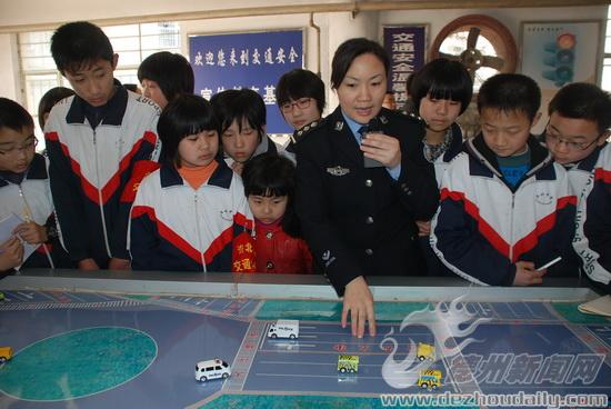 临邑县加强对学生的交通安全教育(组图)