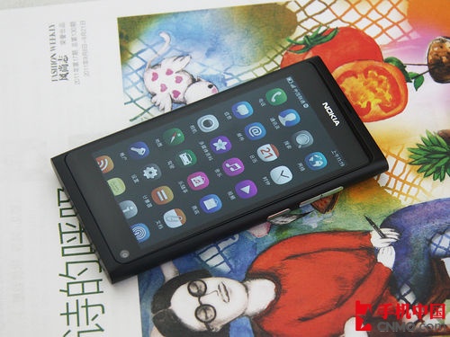 诺基亚N9正面图片