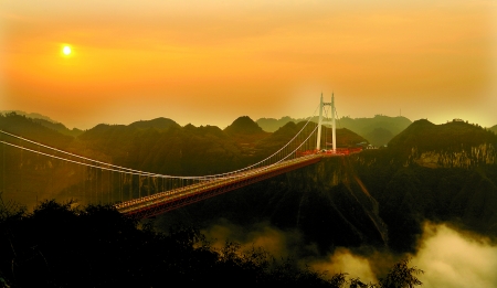 世界最长跨峡谷悬索桥通车(图)