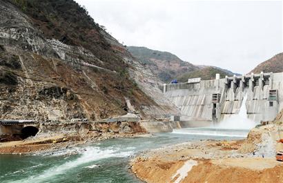 雅砻江官地水电站首台机组投产发电(图)