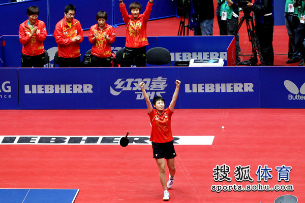 图文：世乒赛中国女团3-0新加坡 郭跃宣告归来
