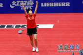 图文：世乒赛中国女团3-0新加坡 郭跃享受胜利