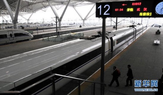 武深高铁1日开通 首日车票一票难求堪比春运(图)