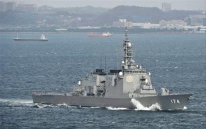 3月31日，日本海上自卫队“宙斯盾”驱逐舰“雾岛”号装备“标准3”型拦截导弹，前往冲绳指定海域就位。